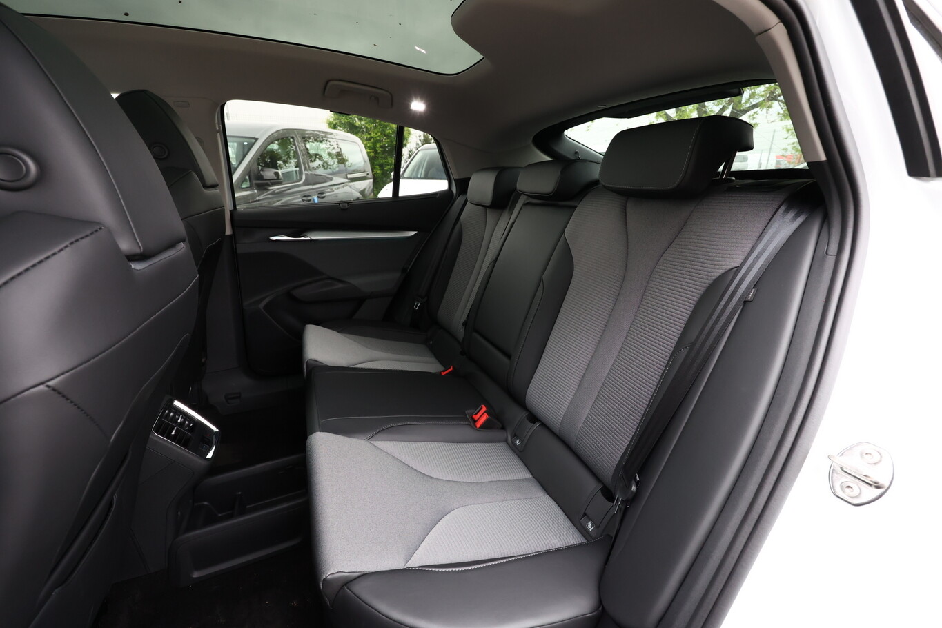 Skoda Enyaq Coupe 60 Pano Matrix Nav ACC SideA 20Z Kam 109165818 9