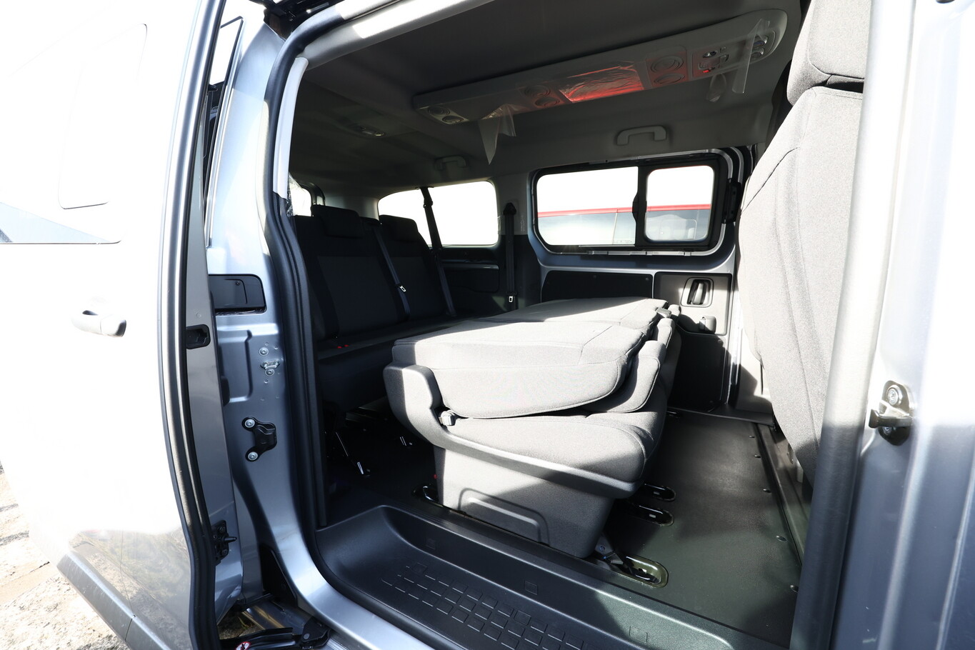 Peugeot Expert Kombi L3 AT 9S LED AHK PrivG 2xKlima Nav 116273092 9