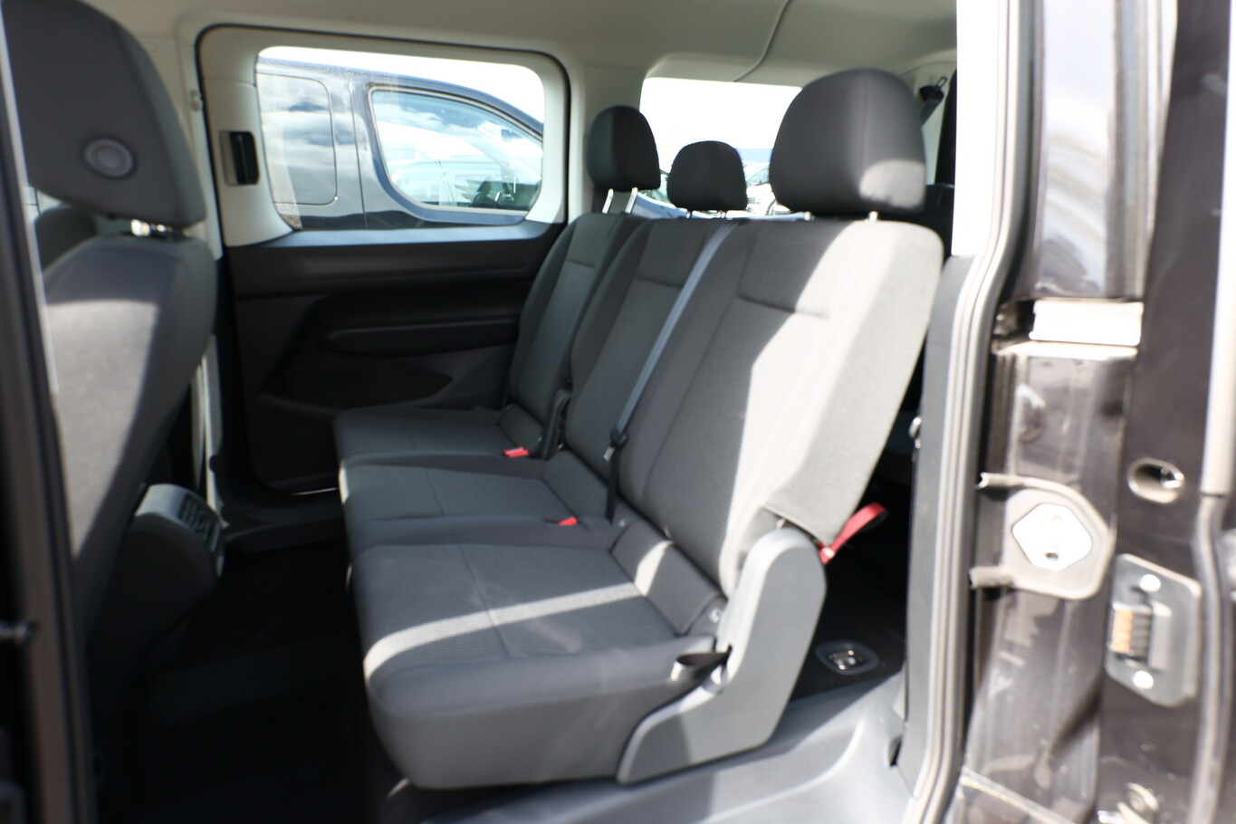 Volkswagen Caddy Maxi Life 7S SHZ 16