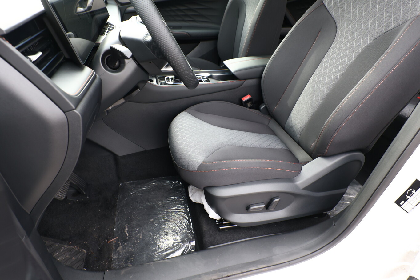 MG HS HEV+ Comfort ACC TotW Kam Nav LED Keyl 19Z 146640108 12