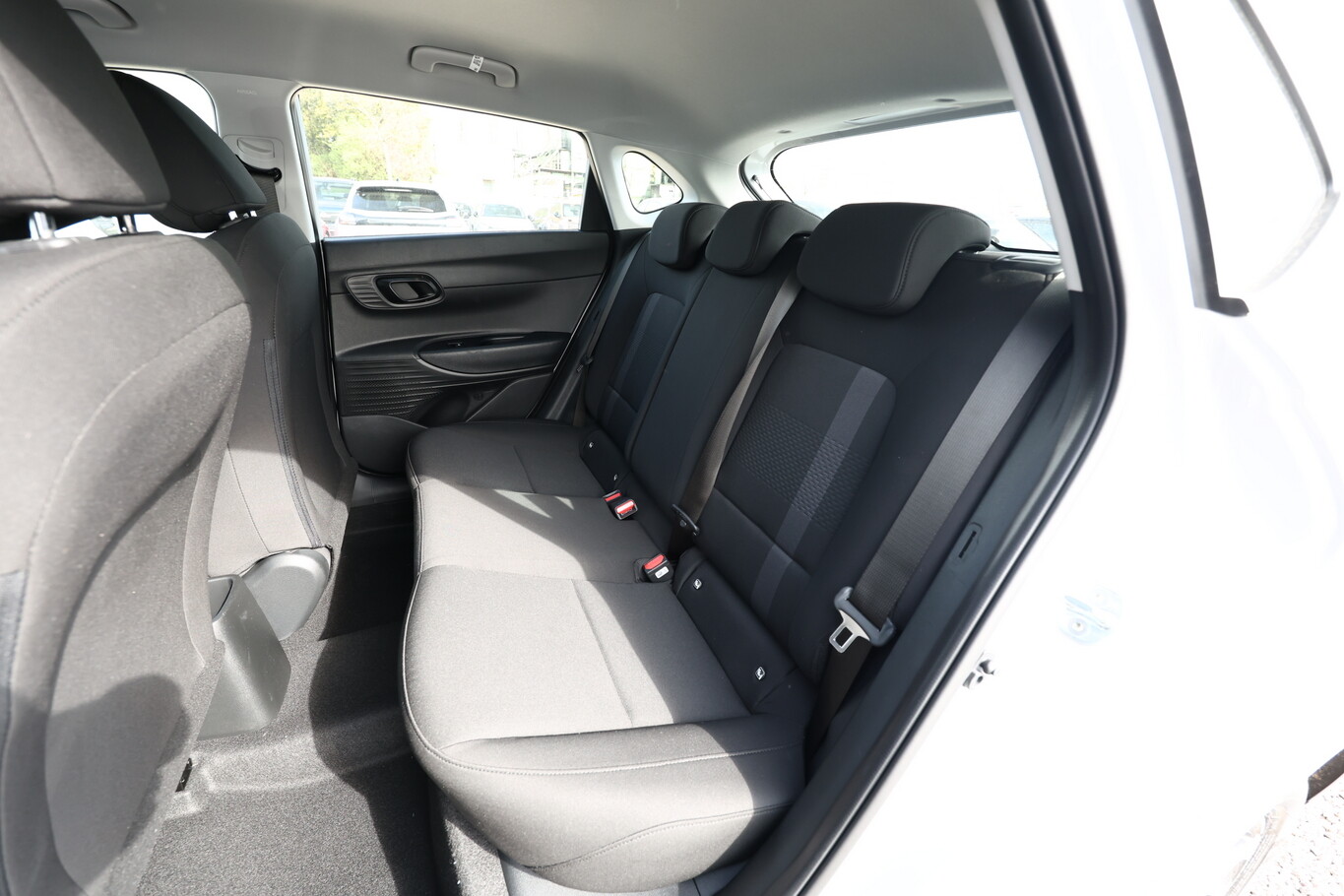 Hyundai i20 Select Navi DigCo 16Z CarPlay Kam PDC Temp 153722115 9