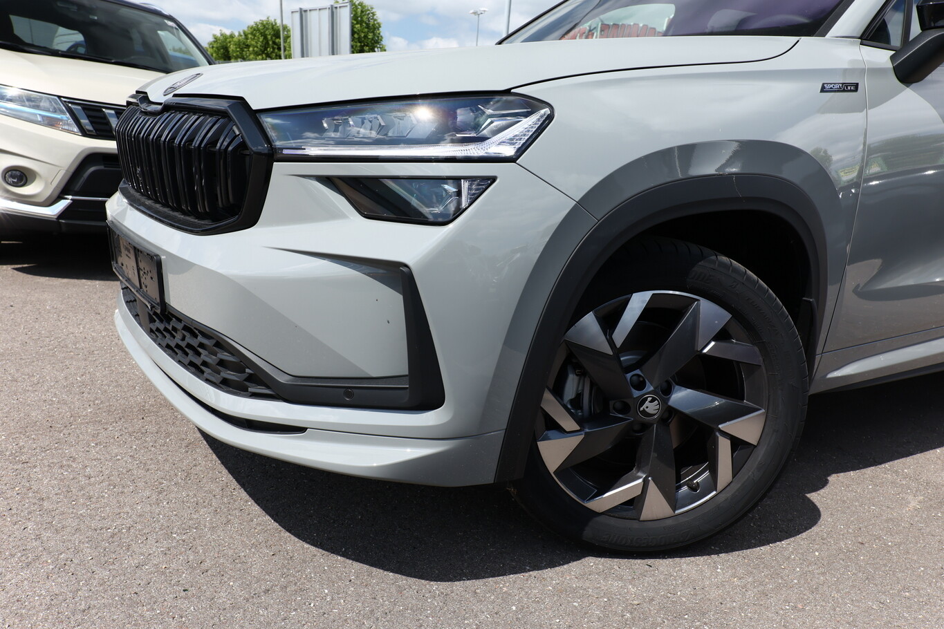 Skoda Kodiaq Sportl AHK Matrix Nav Kessy ACC SunS SHZ 166815869 4