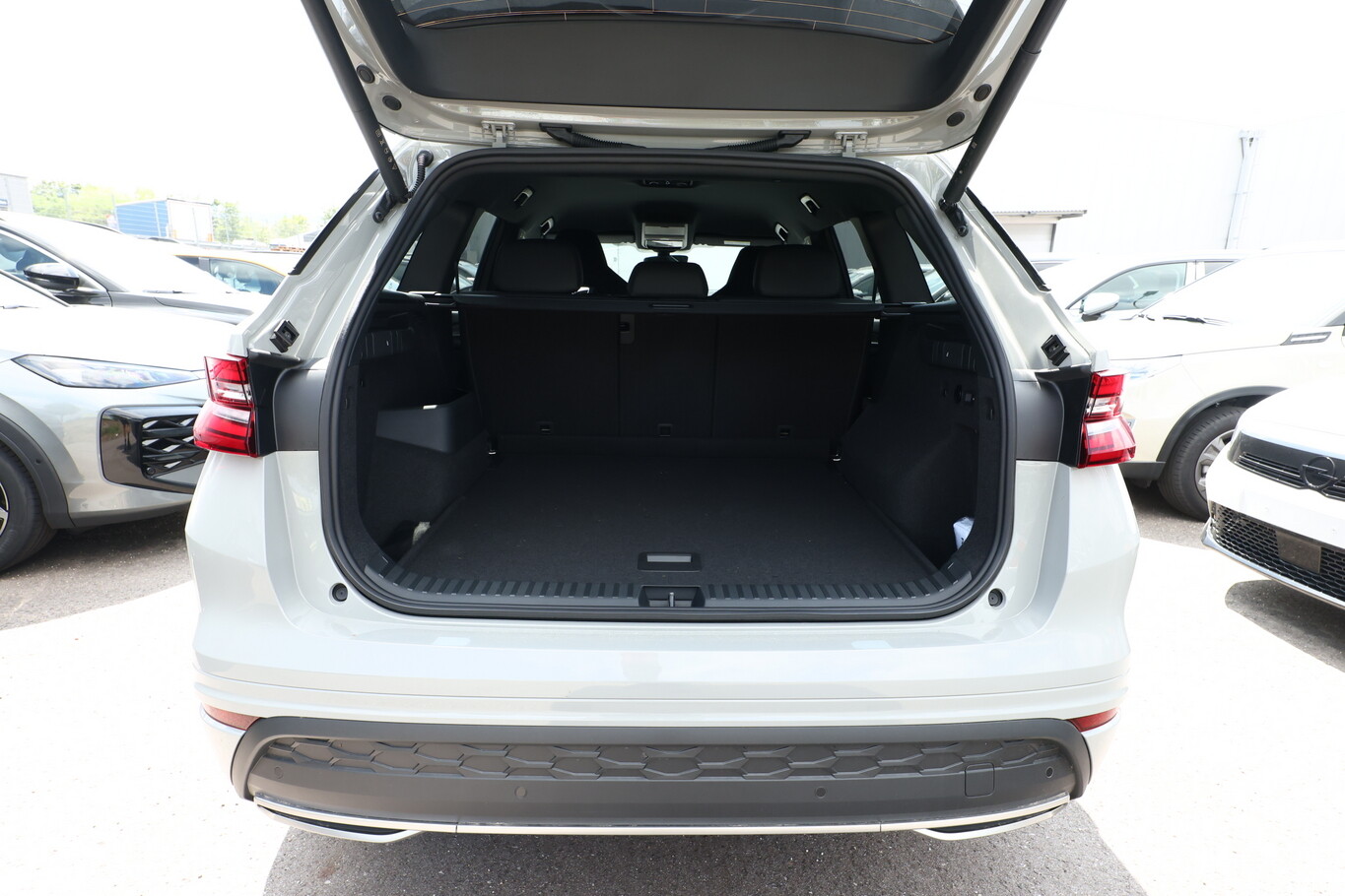 Skoda Kodiaq Sportl AHK Matrix Nav Kessy ACC SunS SHZ 166815869 10