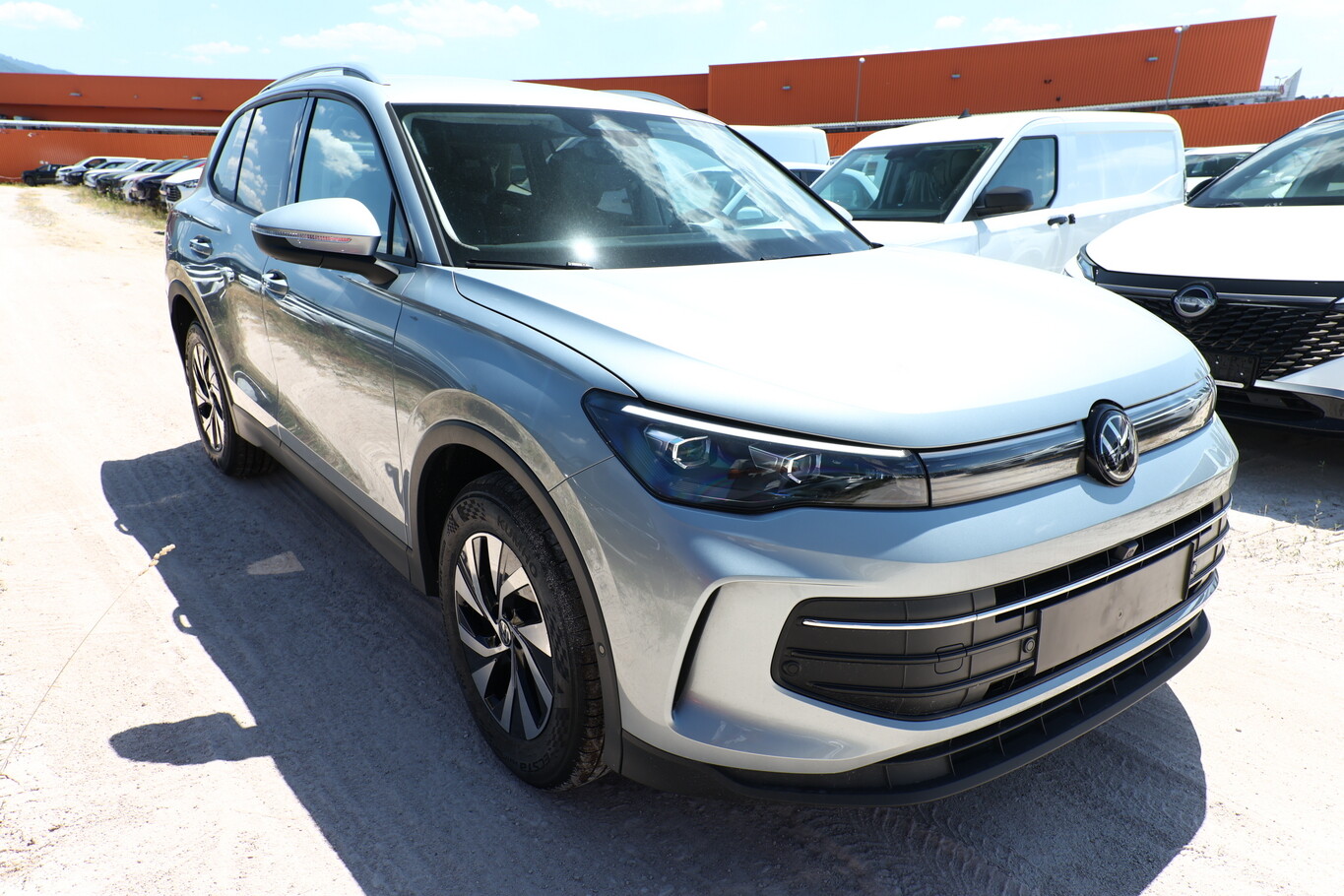 Volkswagen Tiguan DSG LED+ 5JGarantie IQ.DRIVE SHZ Keyl ACC 168532388 1