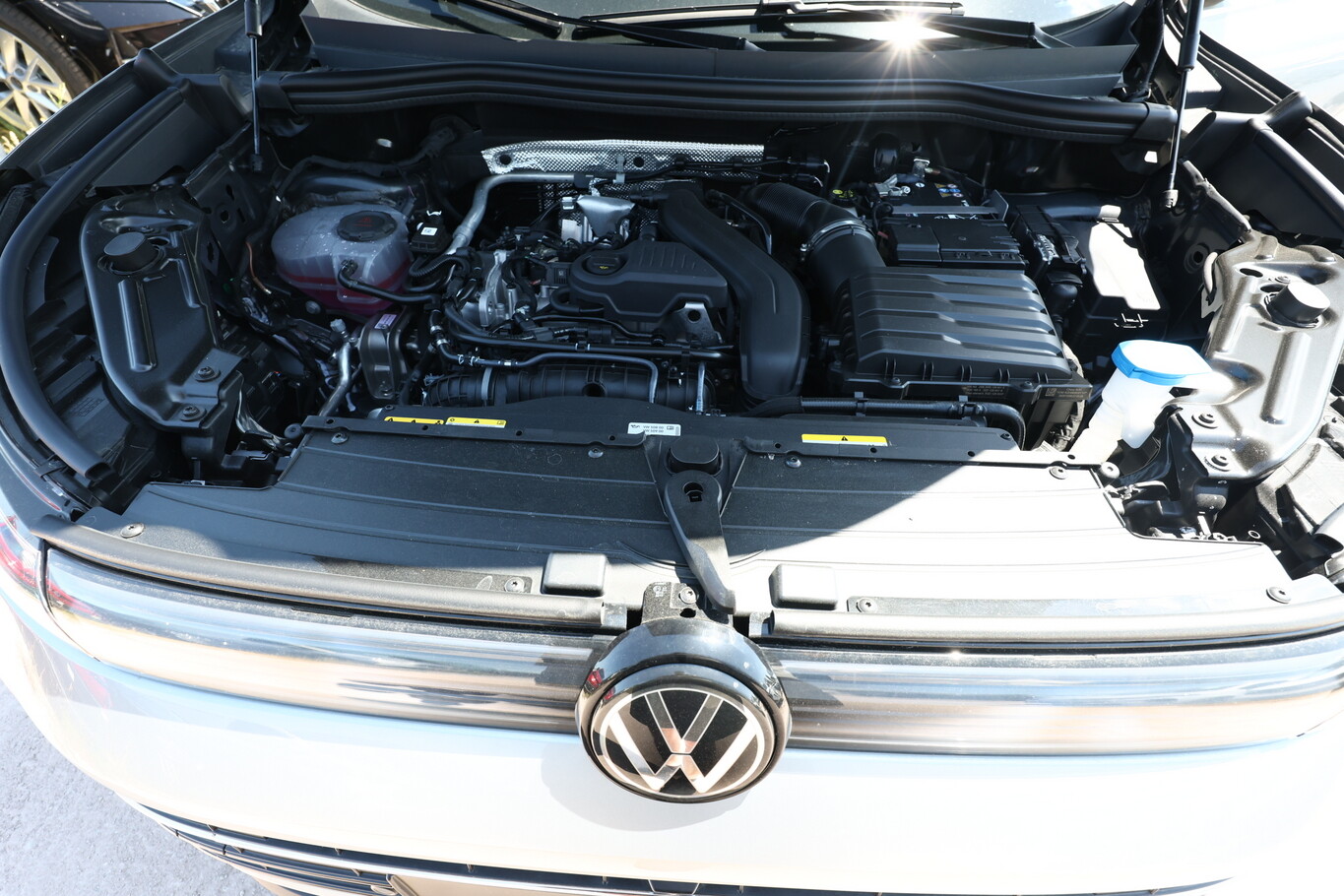 Volkswagen Tiguan DSG LED+ 5JGarantie IQ.DRIVE SHZ Keyl ACC 168532388 11