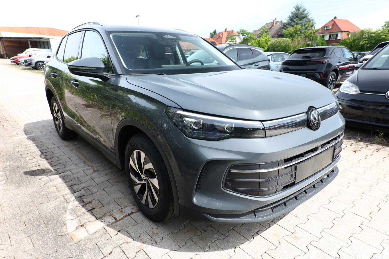 Volkswagen Tiguan DSG LED+ 5JGarantie IQ.DRIVE SHZ Keyl ACC 168532395 1