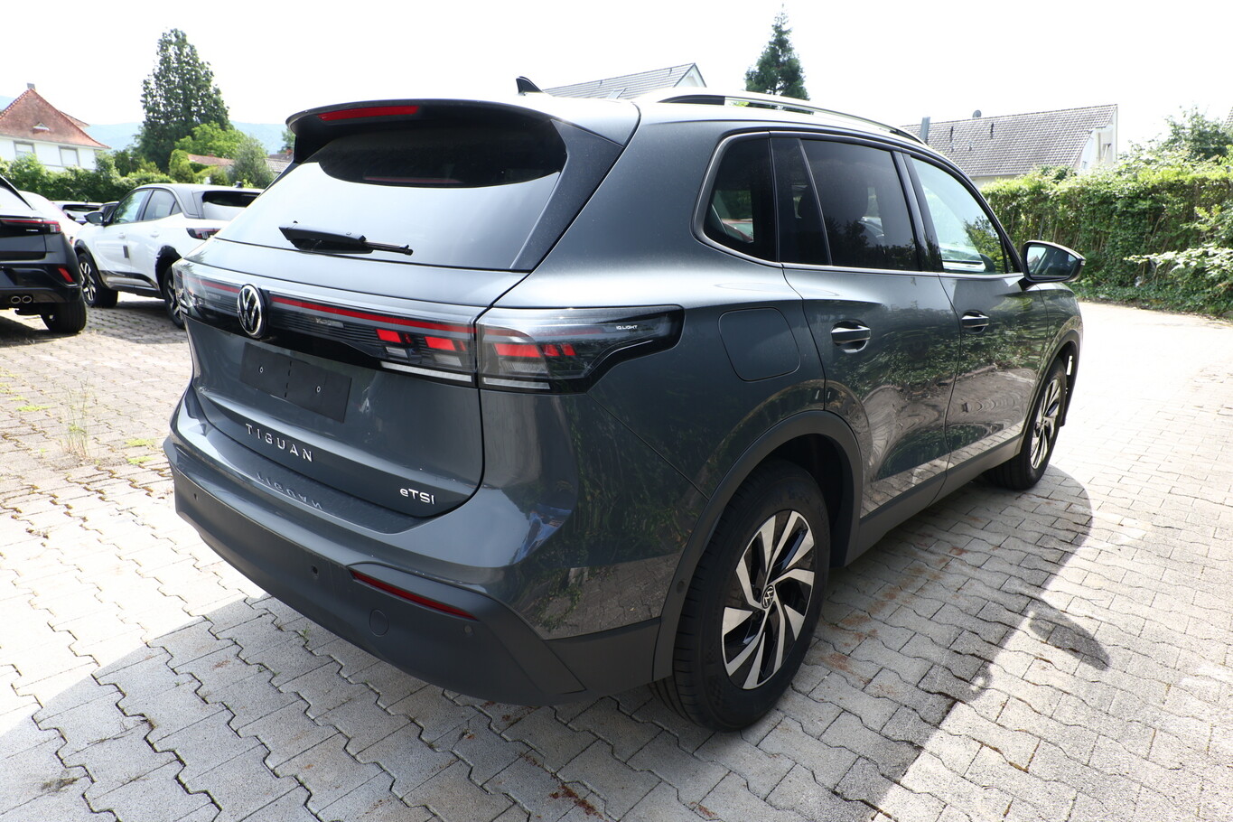 Volkswagen Tiguan DSG LED+ 5JGarantie IQ.DRIVE SHZ Keyl ACC 168532395 2