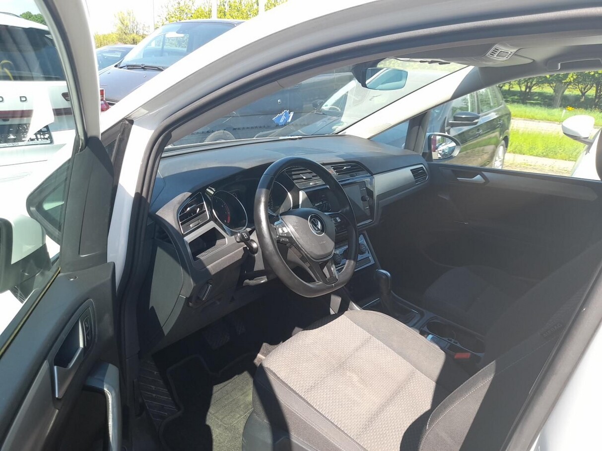 Volkswagen Touran 1.5 TSI 150 DSG Comfortline 7S R-Line Nav 170777668 4