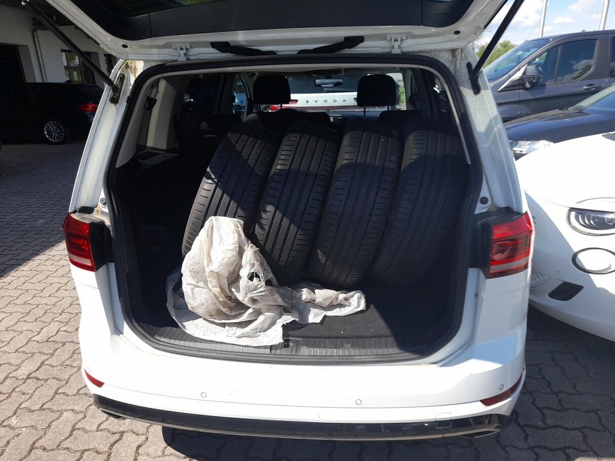 Volkswagen Touran 1.5 TSI 150 DSG Comfortline 7S R-Line Nav 170777668 7