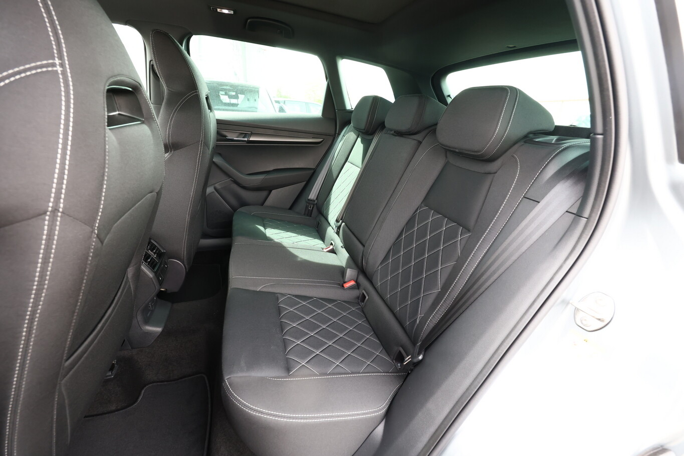 Skoda Karoq DSG Sportl Pano Matrix Nav 360&deg; Canton ACC 171834773 9