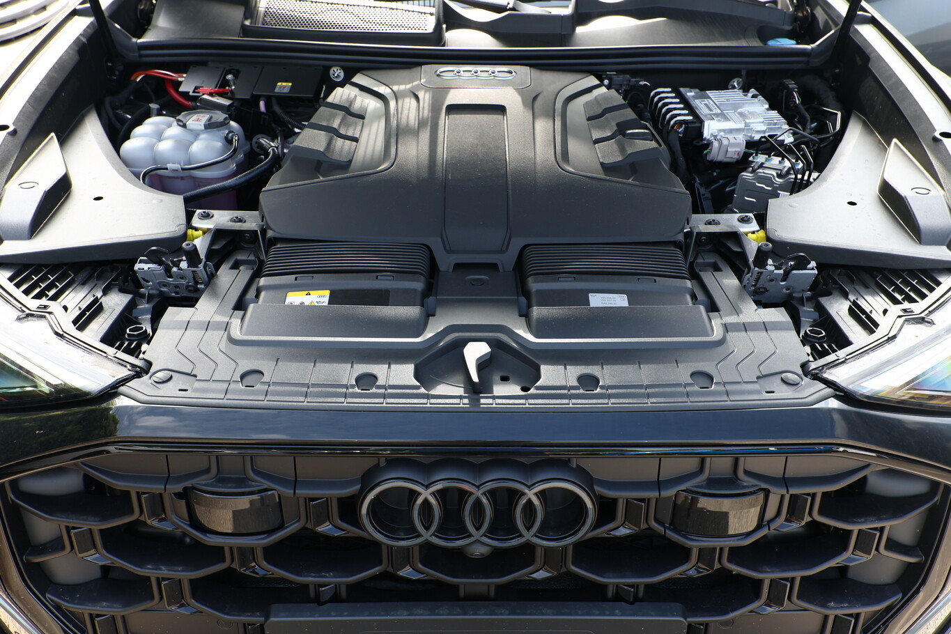 Audi Q8 2xS line AssistenzP+ 22Z Laser Pano AHK Klim4 171864323 11