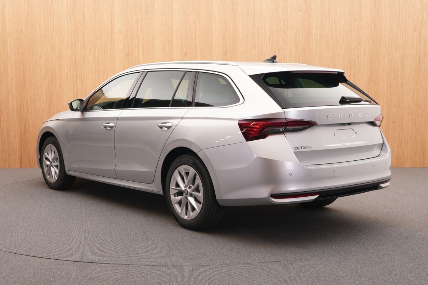 Skoda Octavia Combi DSG Selec Nav ACC vEHK Kessy Kam 172154538 2
