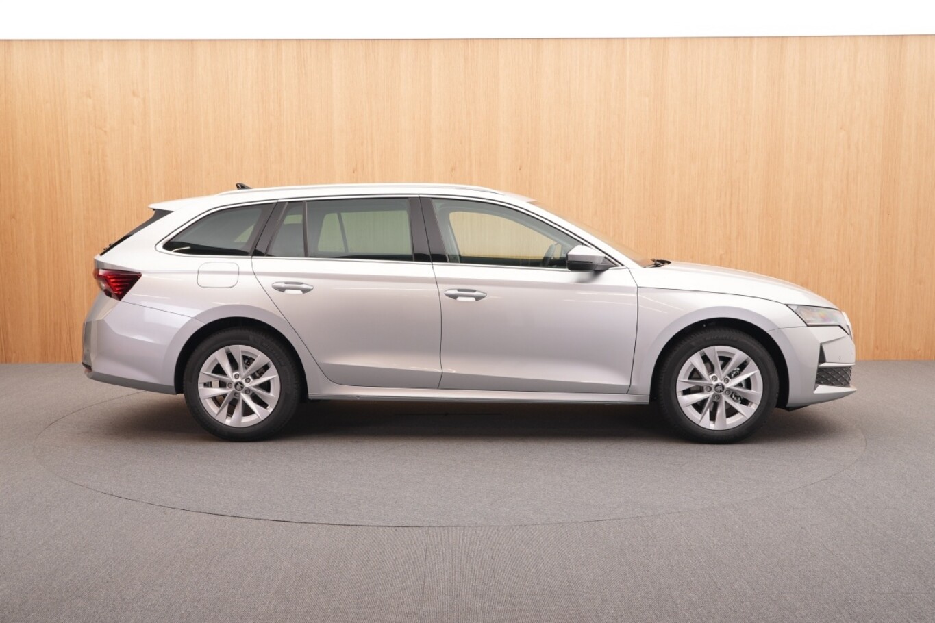 Skoda Octavia Combi DSG Selec Nav ACC vEHK Kessy Kam 172154538 4