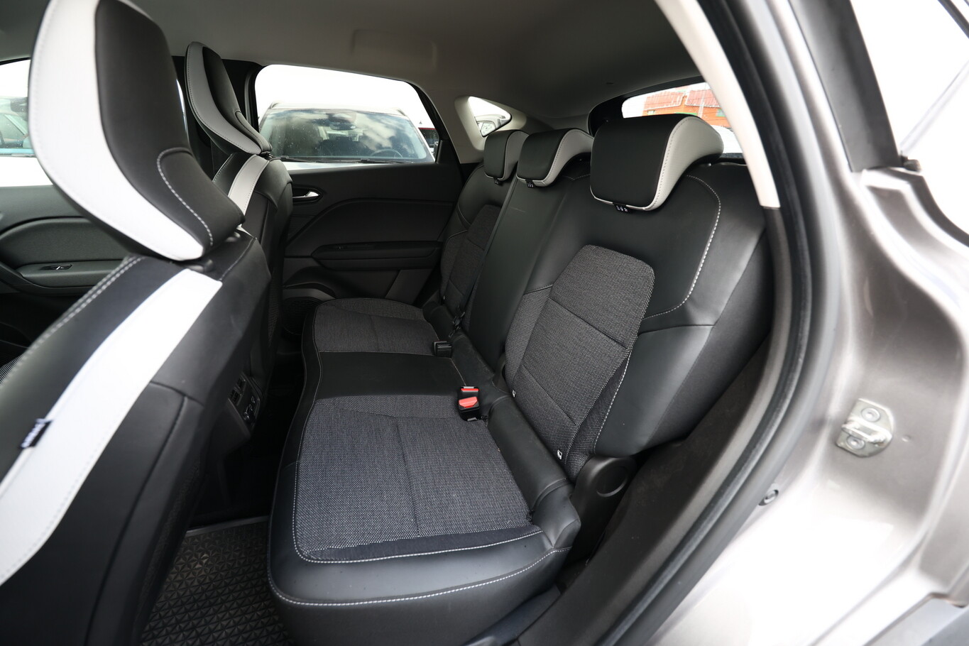 Renault Captur II 1.3 TCe 140 MHEV Techno LED Nav PDC 172399269 9