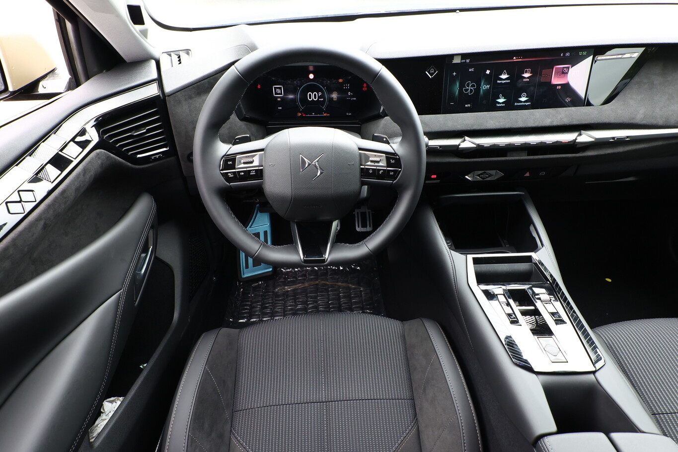 DS N&deg;4 Hybrid Performance Line Massage eHK ACC Nav 174917864 6