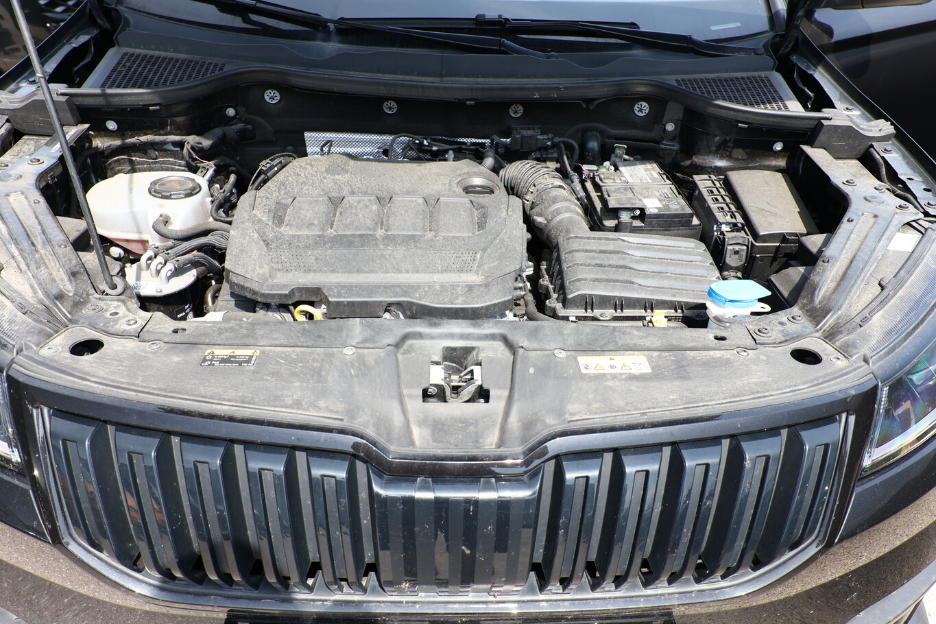 Skoda Karoq 2.0 TDI 150 Sportline LED Nav VirtC SideA 177070674 11
