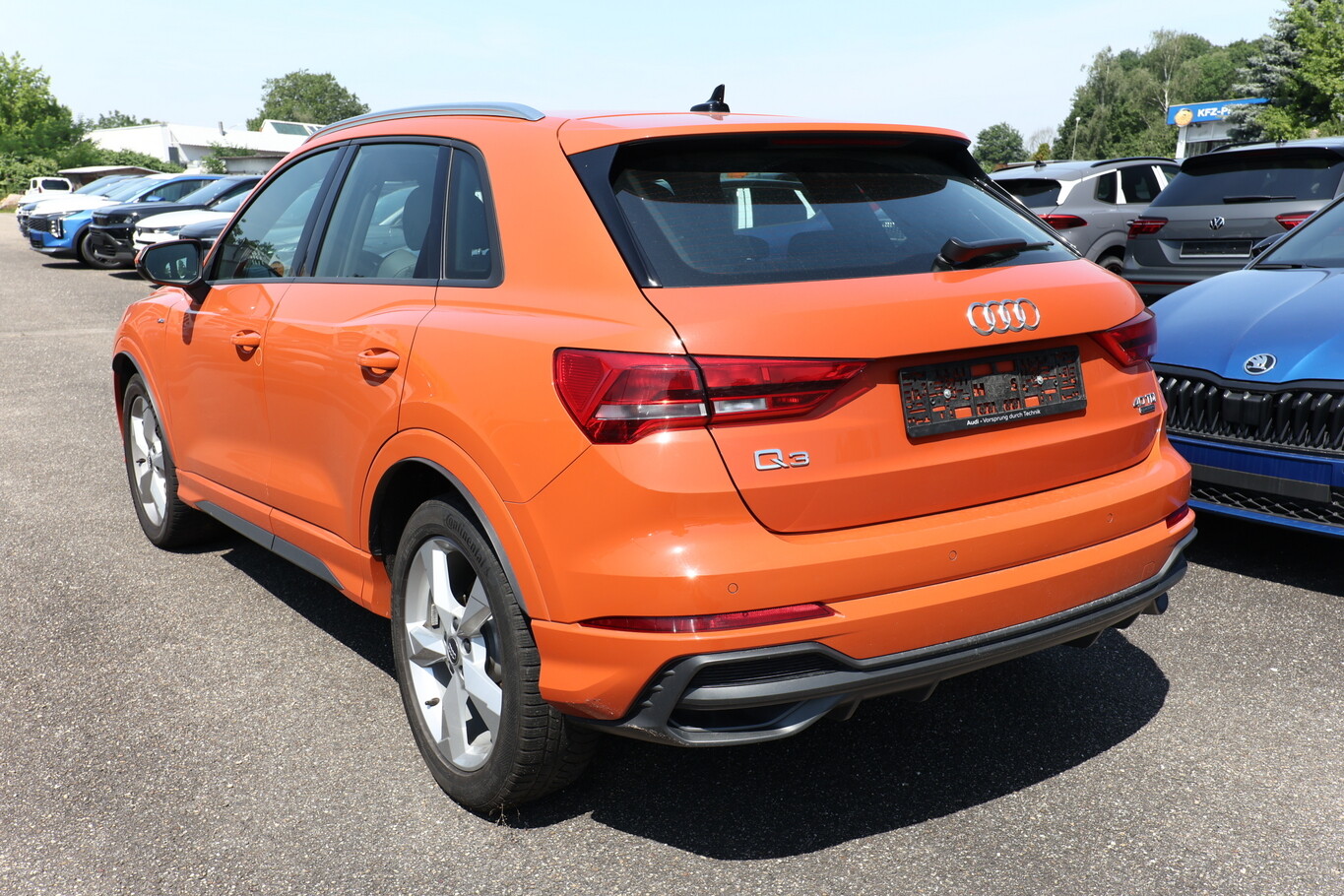 Audi Q3 40 TDI quattro S tronic S line Nav AHK eHk  177676648 3