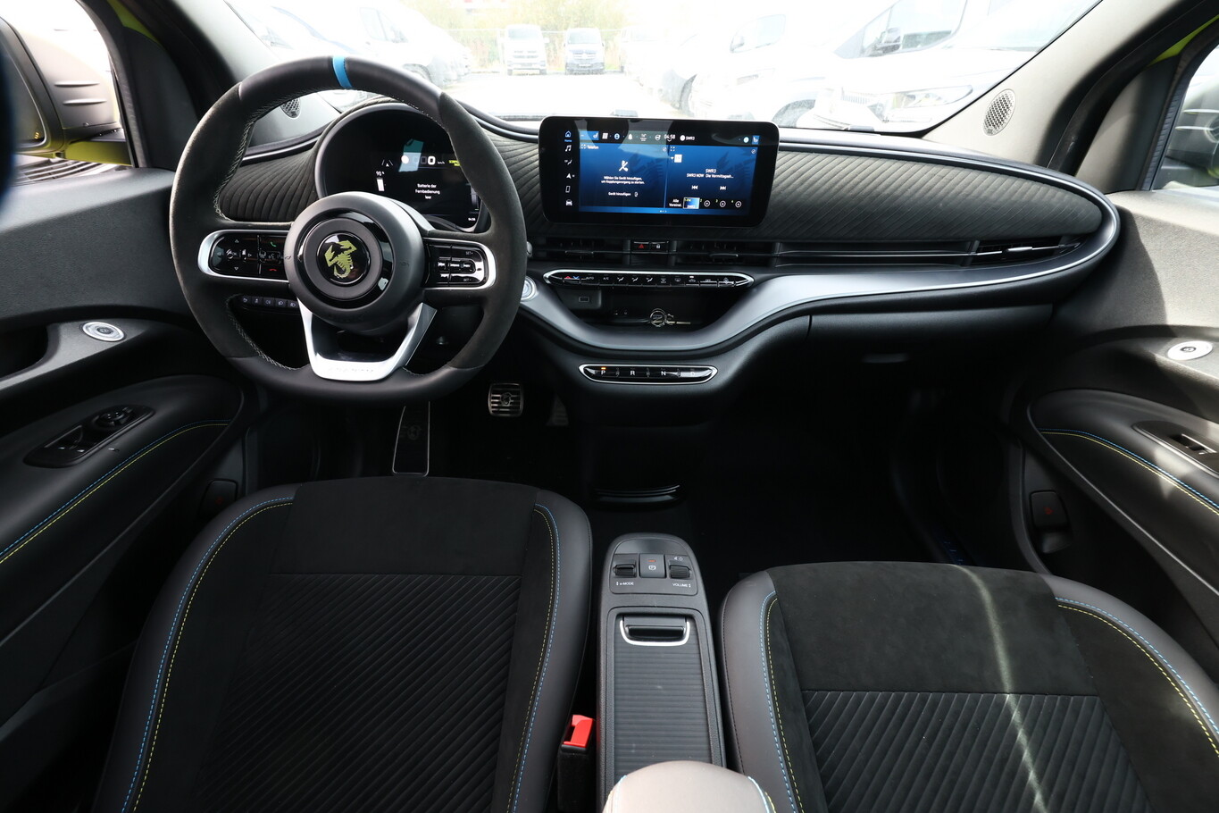 Abarth 500e 42 kWh Turismo LED Pano Nav JBL SHZ Kam PDC 178223534 7