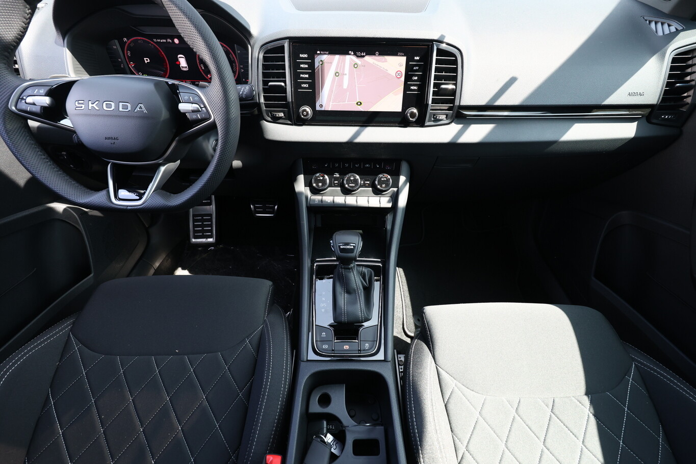 Skoda Karoq DSG Sportl Pano Matrix Nav 360&deg; Canton ACC 179970809 7