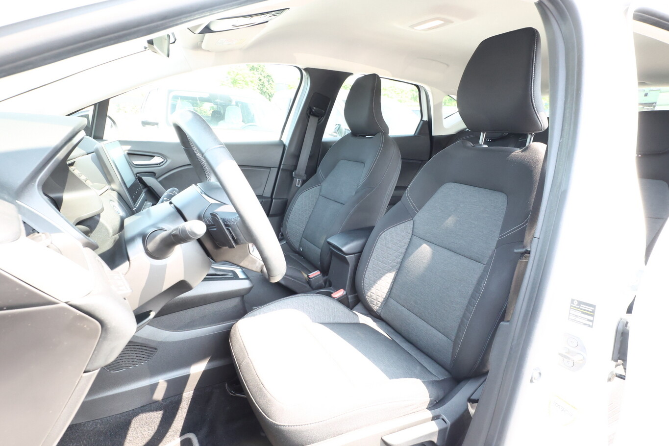 Renault Captur II 1.3 TCe 140 EDC MHEV Evolution LED Nav 180731438 5