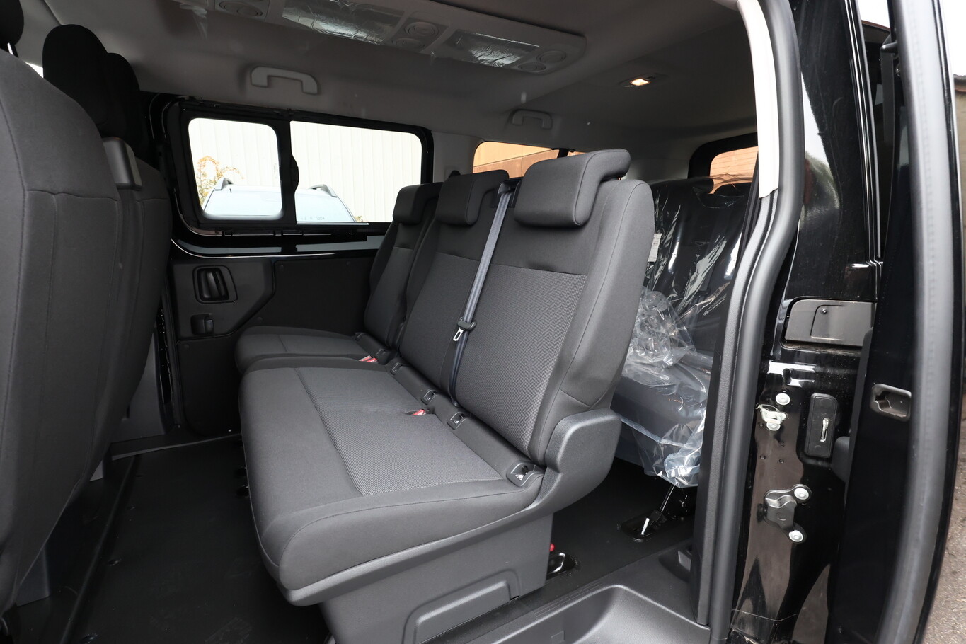 Opel Vivaro Kombi XL 9S KlimaP ConnectP Nav Kam LED 182324341 9