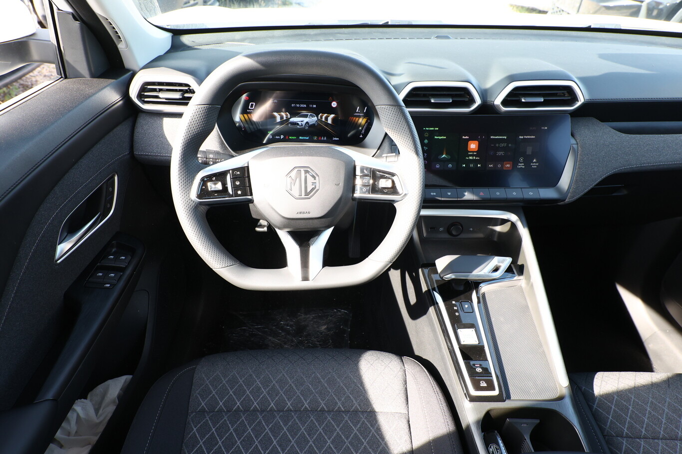 MG ZS Hybrid+ Standard ACC Kam Nav TotW PDC AppCo  184446529 6