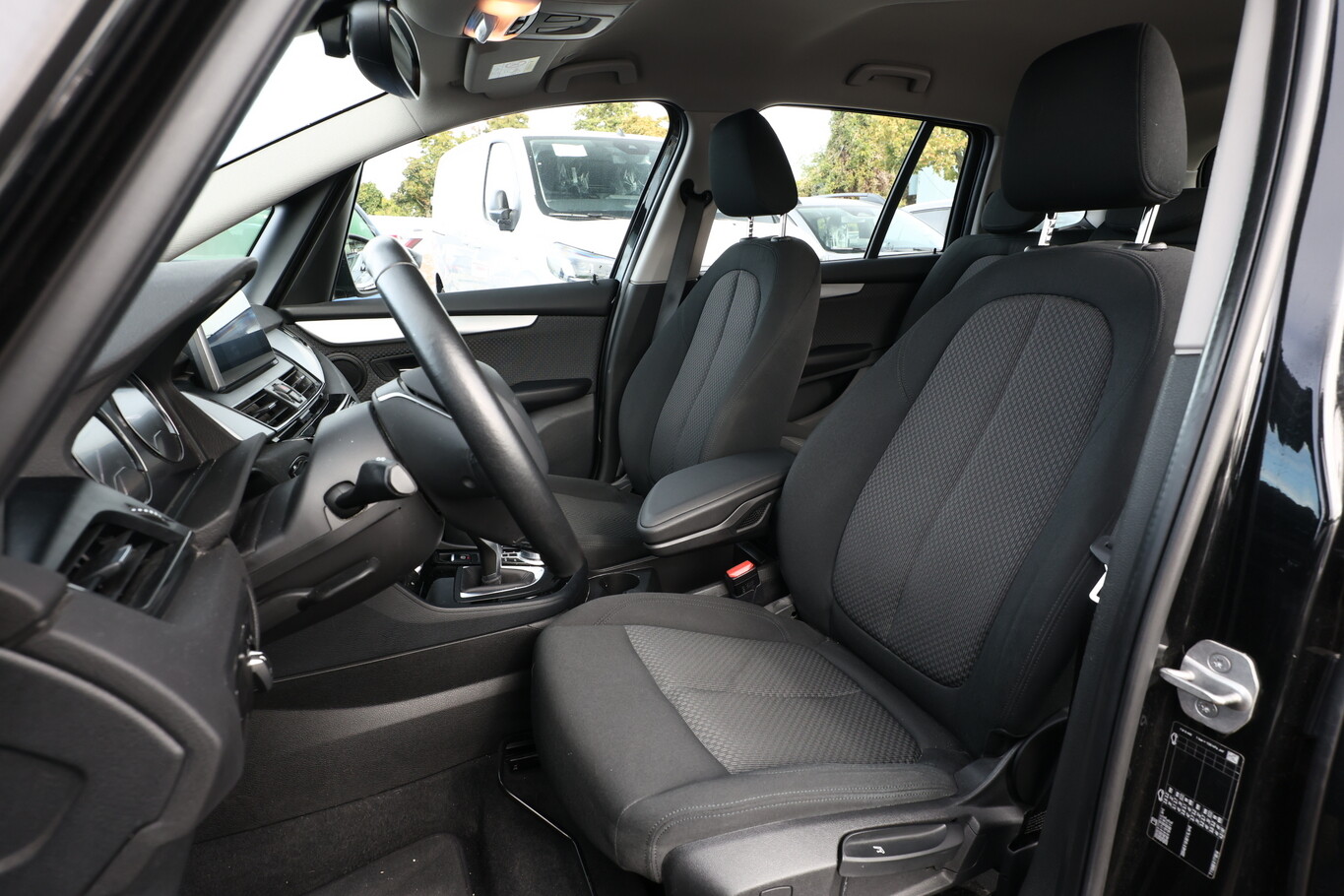 BMW 220i Gran Tourer Advantage Nav PDC SHZ Kam LM17Z 185241473 5