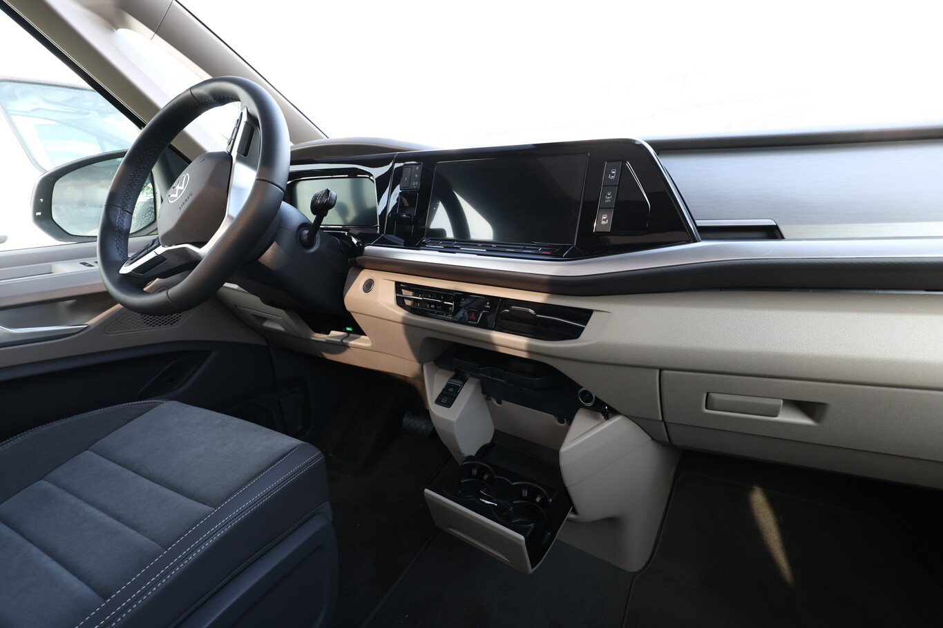 Volkswagen Multivan DSG Life 7S Pano 17
