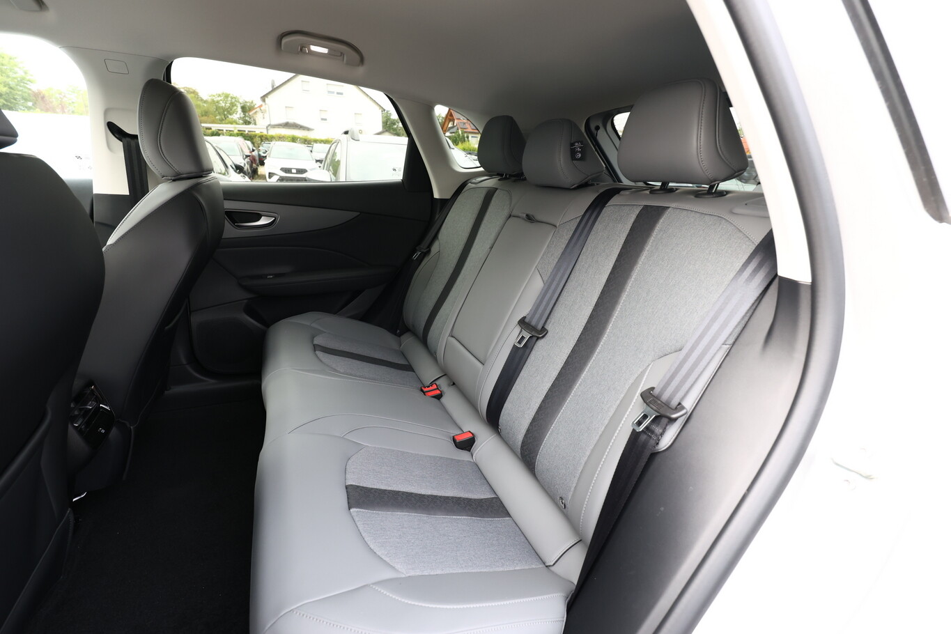 MG S5 64kWh Luxury ACC SHZ 360Kam Nav eHK TotW 18Z 190459791 9