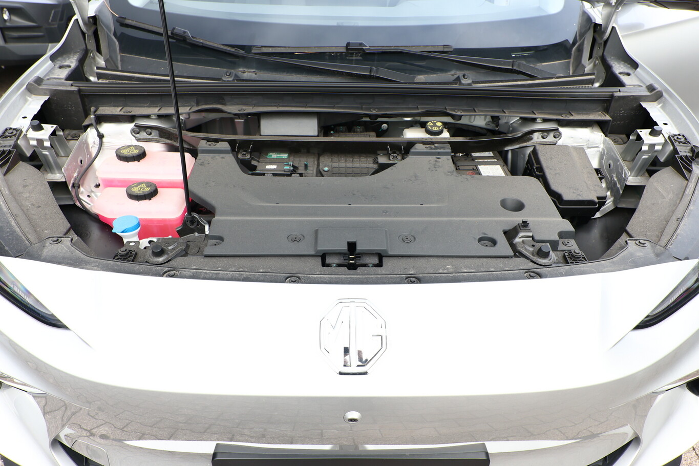 MG S5 64kWh Luxury ACC SHZ 360Kam Nav eHK TotW 18Z 190459791 11