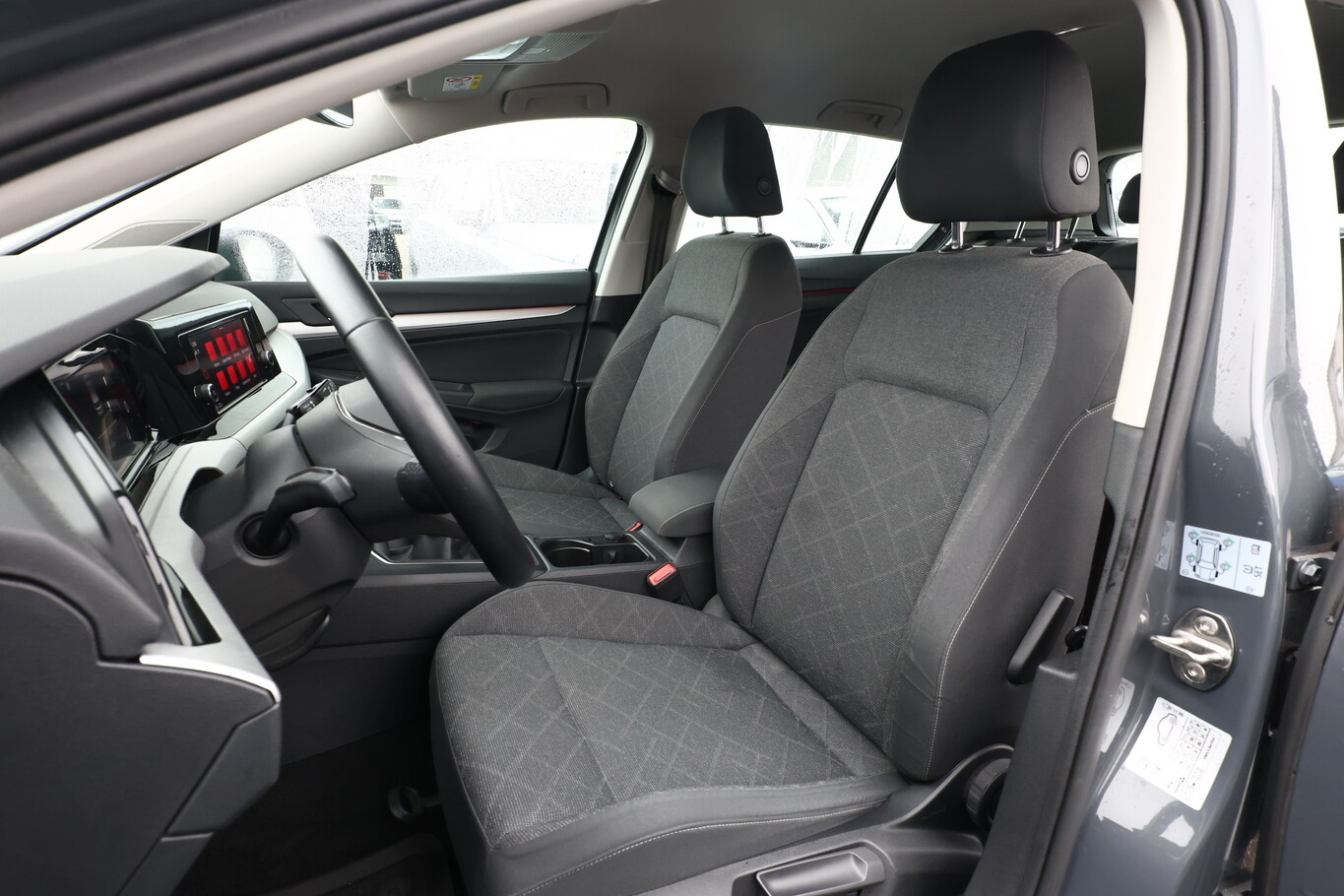 Volkswagen Golf VIII 1.0 TSI 110 Life LED ACC 155181739 5