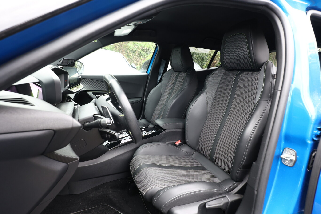 Peugeot 2008 1.5 BlueHDi 130 Aut. GT LED GPS 173841092 5