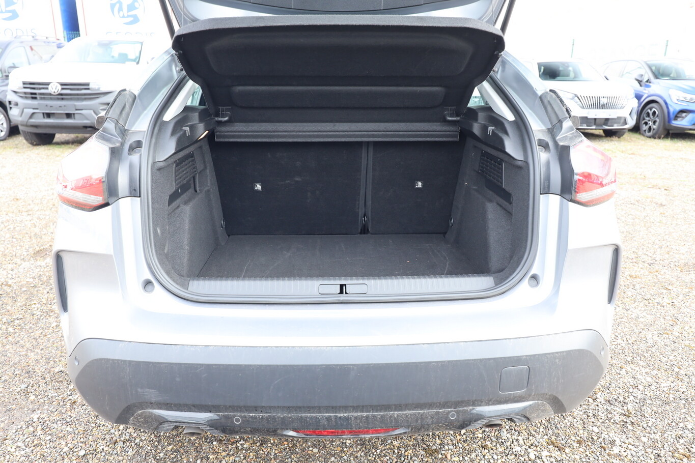 Citro&euml;n C4 130 Feel SHZ DigC CarP LED PDC Reg. 179966598 10