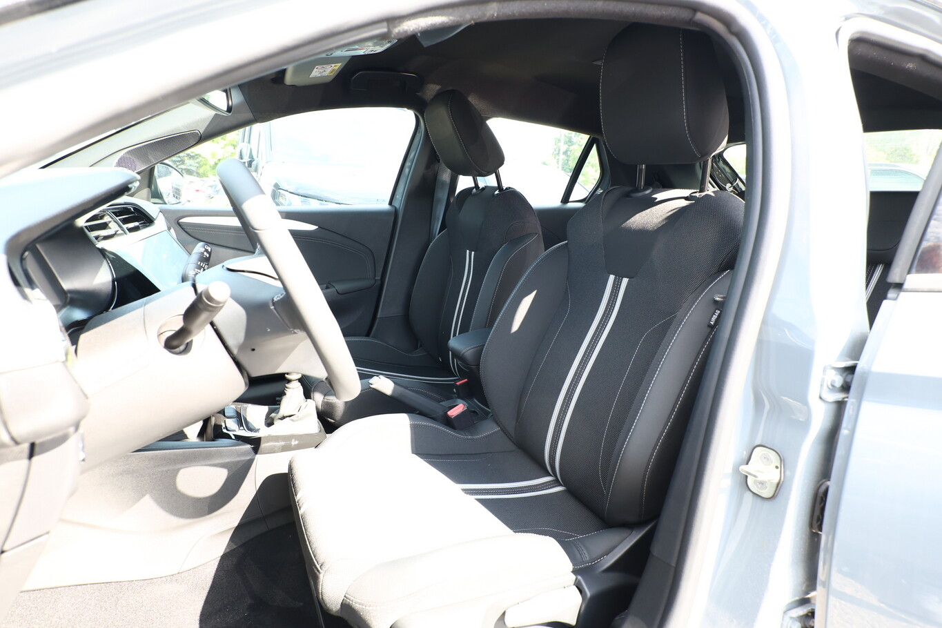 Opel Corsa 100 GS Si&egrave;ges chauf Cam 180532223 5