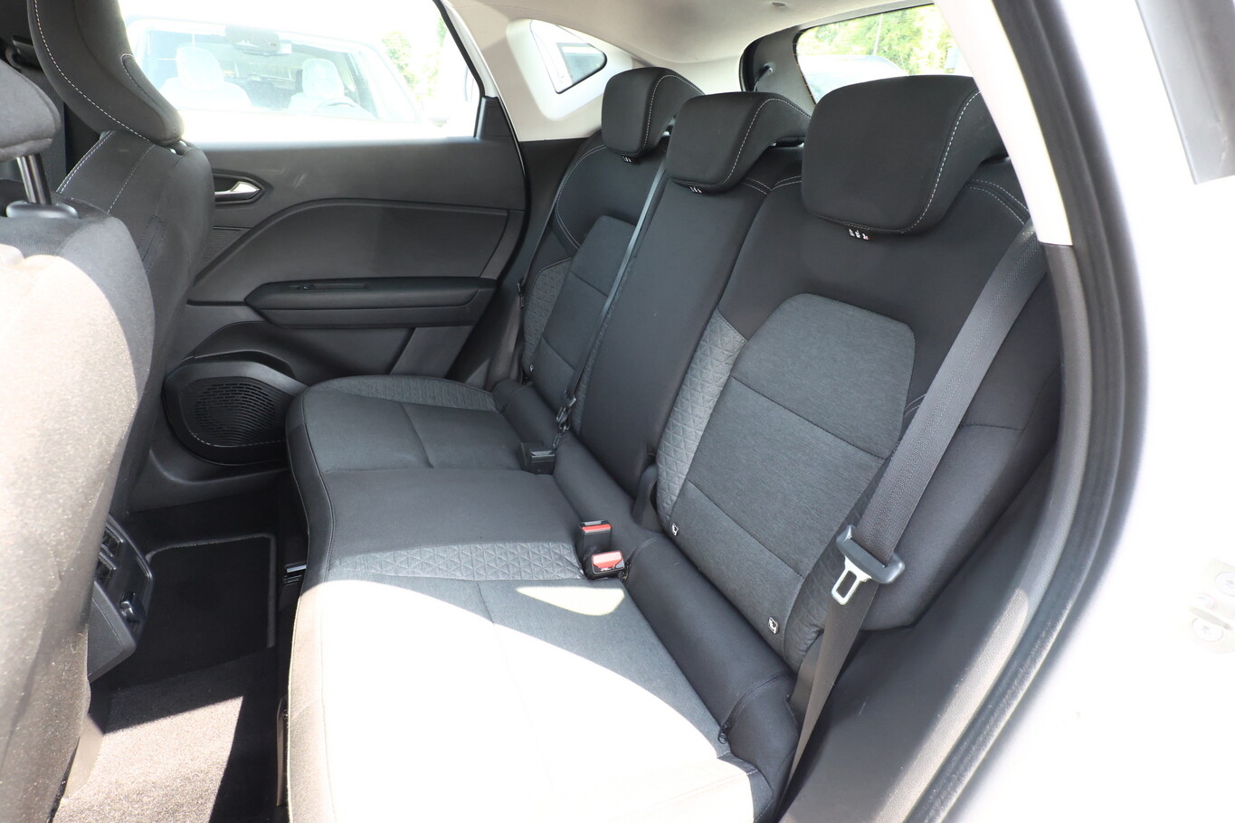Renault Captur II TCe 140 EDC MHEV Evolution 180731438 9
