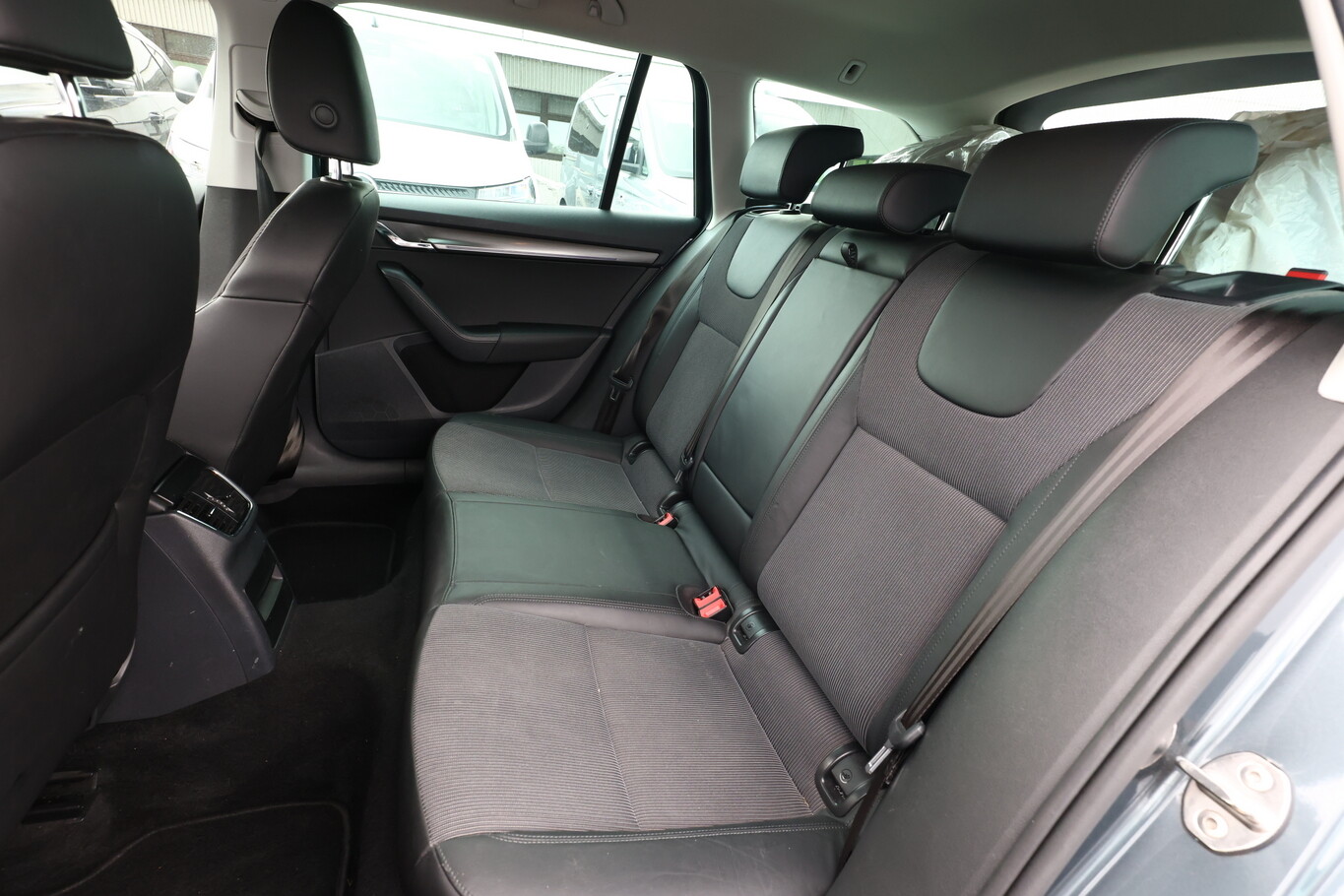 Skoda Octavia Combi 2.0 TDI 150 DSG Style ACC 182214057 9