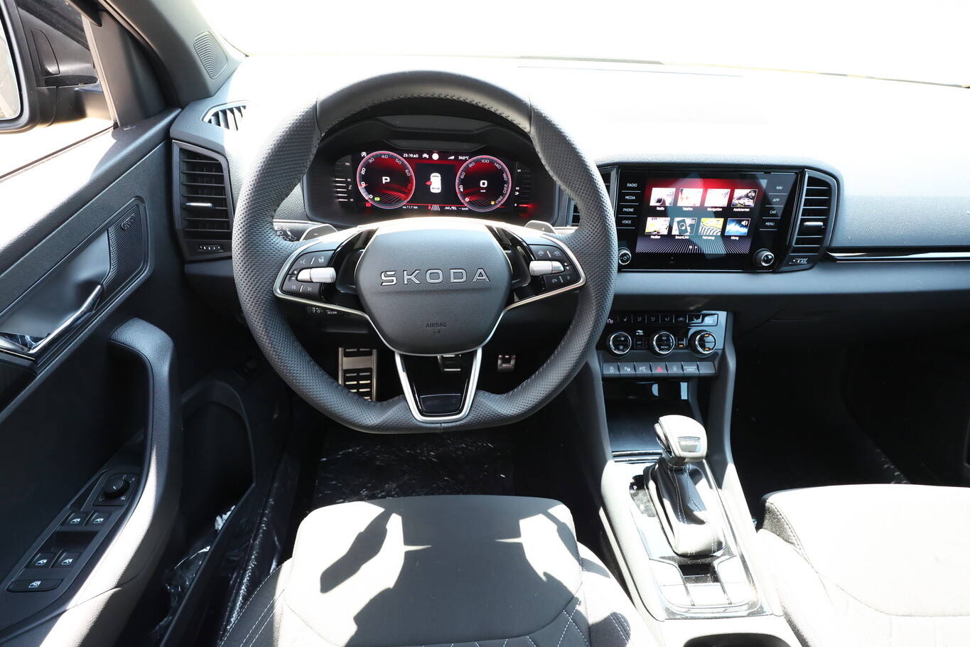 Skoda Karoq 150 DSG Sportl Pano Matrix GPS 360 184665851 6