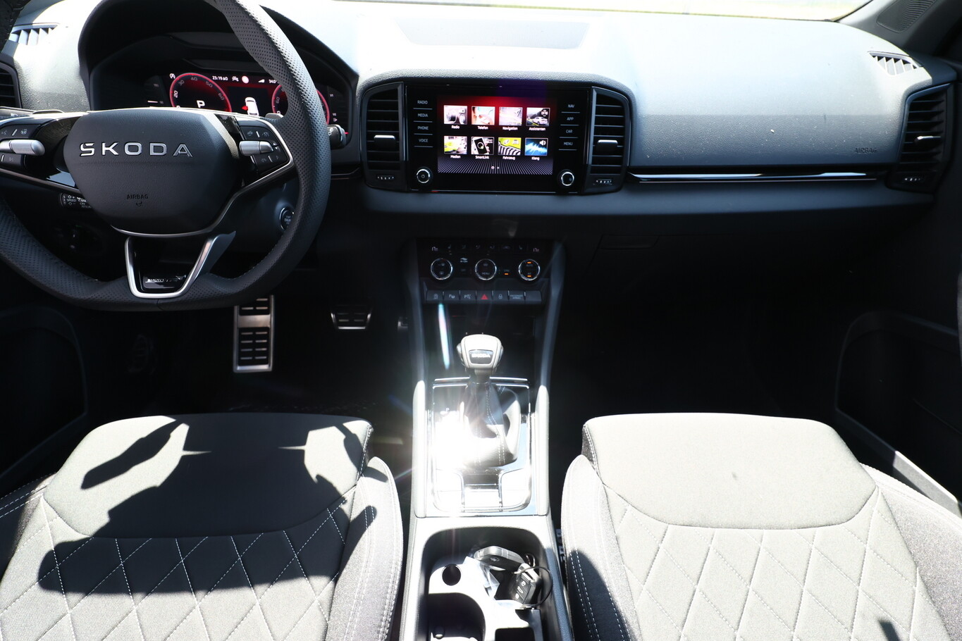 Skoda Karoq 150 DSG Sportl Pano Matrix GPS 360 184665851 7