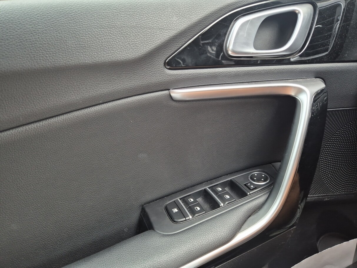Kia Ceed 1.6 CRDi 136 DCT Mild Hybrid Vision  187102770 10