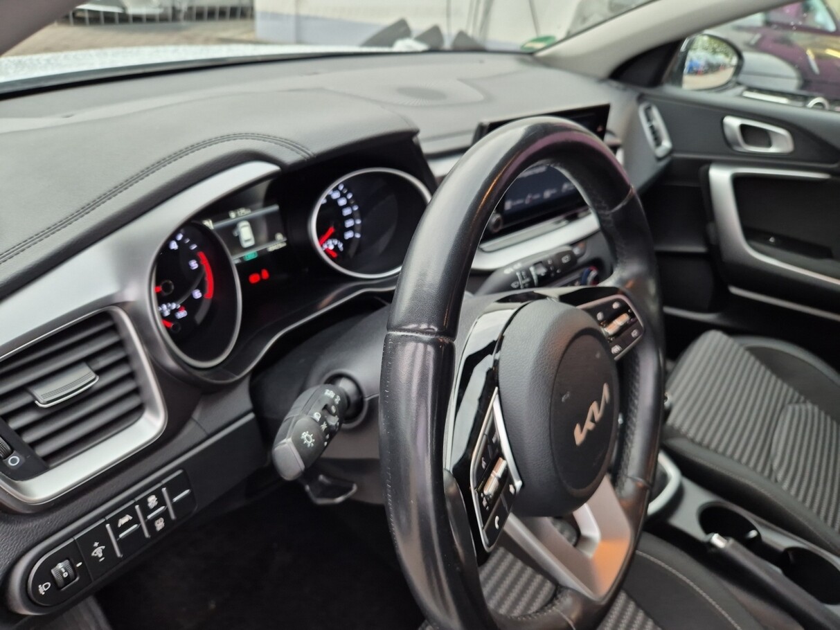 Kia Ceed SW 1.6 CRDi 136 Mild Hybrid Vision PDC 187484389 9
